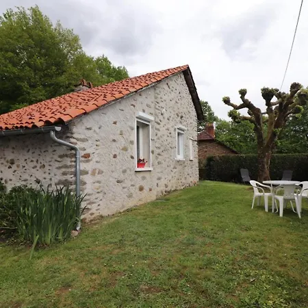 Gite Leynhac, 2 Pieces, 2 Personnes - Fr-1-742-179 * Leynhac