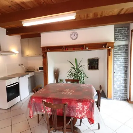 Holiday home Gite Leynhac, 2 Pieces, 2 Personnes - Fr-1-742-179 *