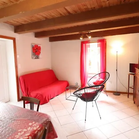 Gite Leynhac, 2 Pieces, 2 Personnes - Fr-1-742-179 Holiday home *