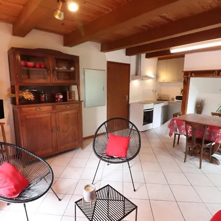 Holiday home Gite Leynhac, 2 Pieces, 2 Personnes - Fr-1-742-179 *